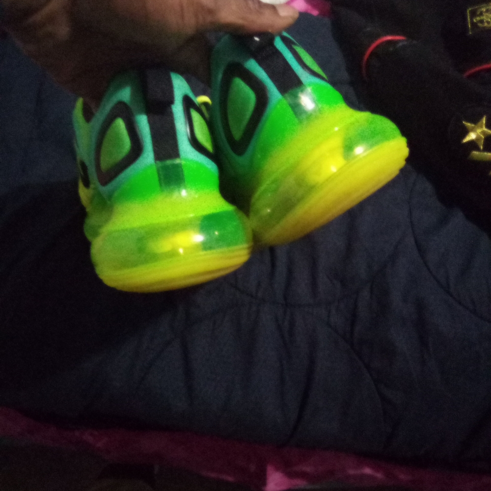 Sneakers - Picture 2 of 3